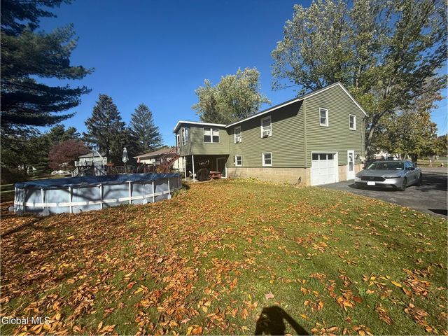 17 Dorchester Drive, Stillwater, NY 12170