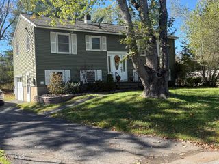 17 Dorchester Drive, Stillwater, NY 12170