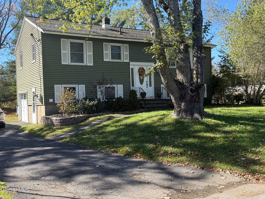 17 Dorchester Drive, Stillwater, NY 12170