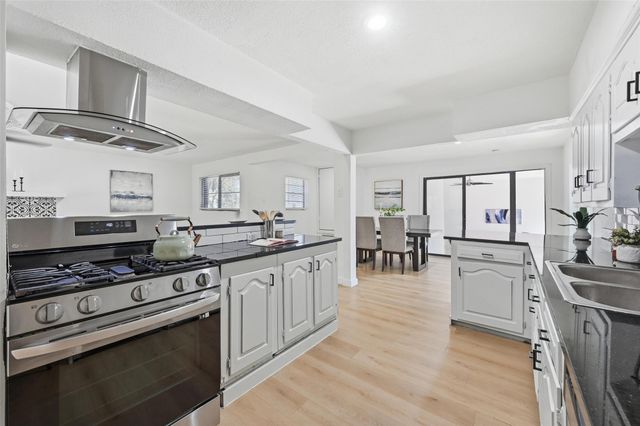 1711 Essex Avenue, Dallas, TX 75203