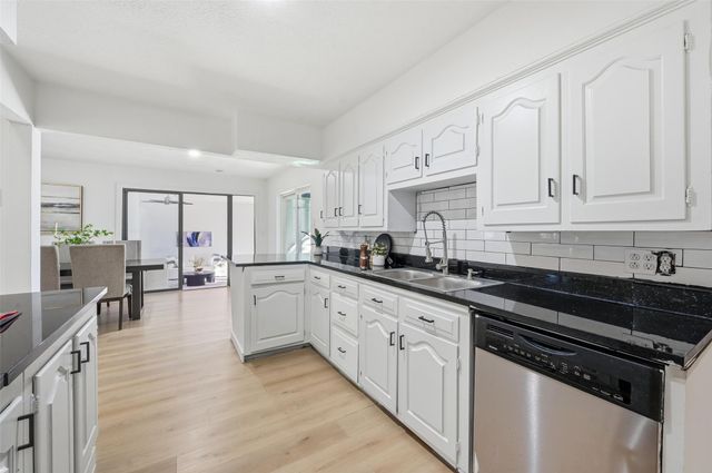 1711 Essex Avenue, Dallas, TX 75203