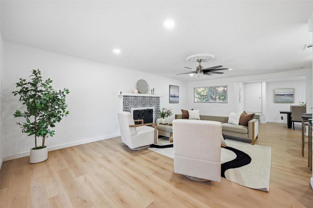 1711 Essex Avenue, Dallas, TX 75203