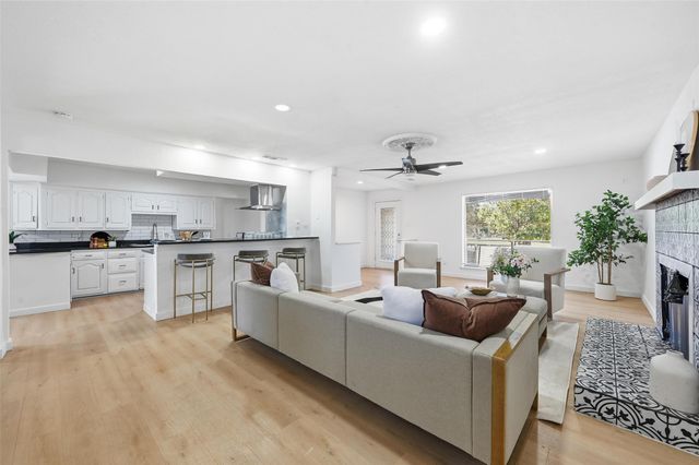 1711 Essex Avenue, Dallas, TX 75203