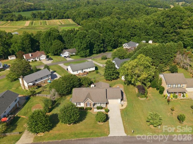 3842 Serenity Drive, Hickory, NC 28602