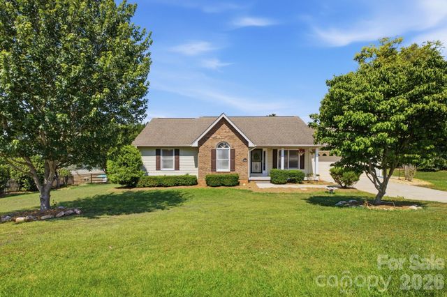 3842 Serenity Drive, Hickory, NC 28602