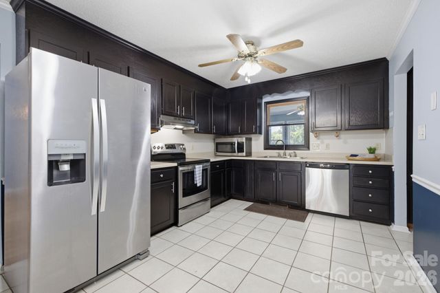 3842 Serenity Drive, Hickory, NC 28602