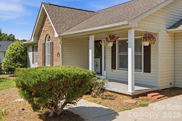 3842 Serenity Drive, Hickory, NC 28602