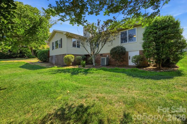 3842 Serenity Drive, Hickory, NC 28602