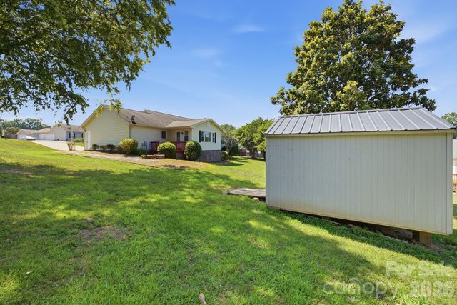3842 Serenity Drive, Hickory, NC 28602