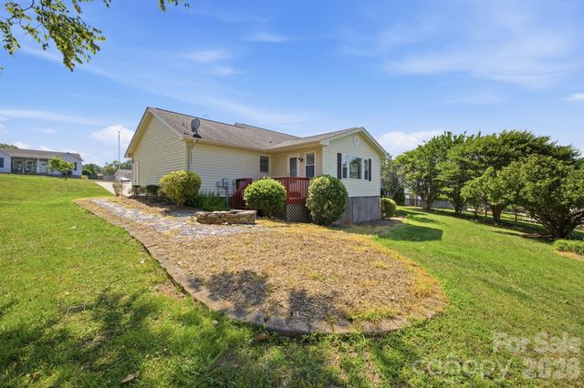 3842 Serenity Drive, Hickory, NC 28602