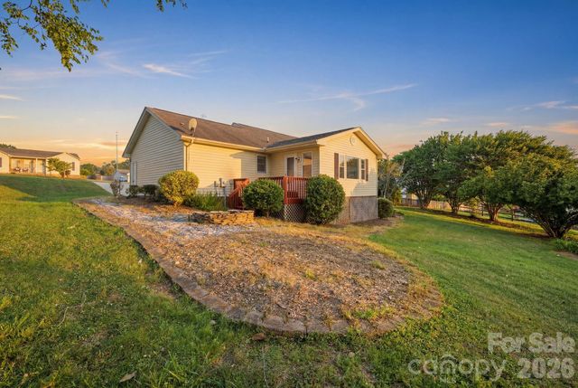 3842 Serenity Drive, Hickory, NC 28602
