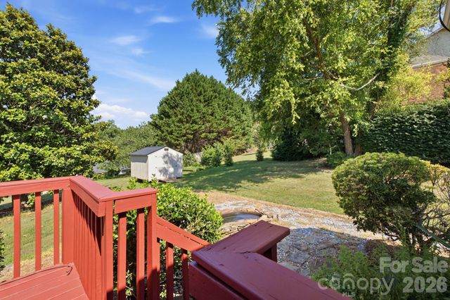 3842 Serenity Drive, Hickory, NC 28602