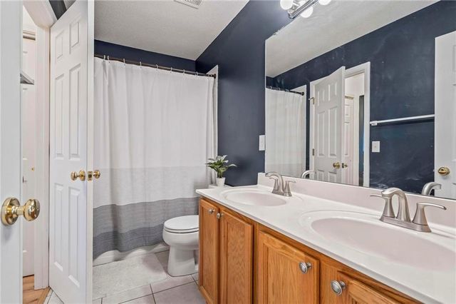 1905 NW 82nd Terrace, Kansas City, MO 64151