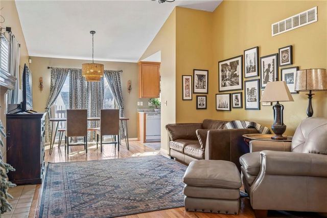 1905 NW 82nd Terrace, Kansas City, MO 64151