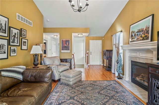 1905 NW 82nd Terrace, Kansas City, MO 64151