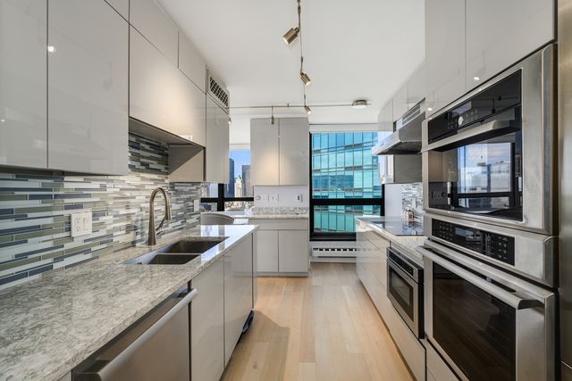 360 E RANDOLPH Street 4203, Chicago, IL 60601
