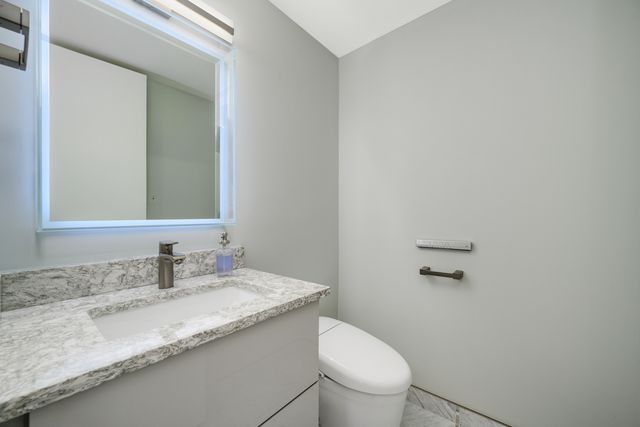 360 E RANDOLPH Street 4203, Chicago, IL 60601
