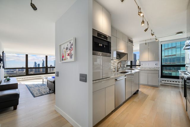 360 E RANDOLPH Street 4203, Chicago, IL 60601