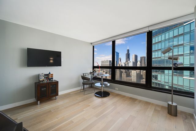360 E RANDOLPH Street 4203, Chicago, IL 60601