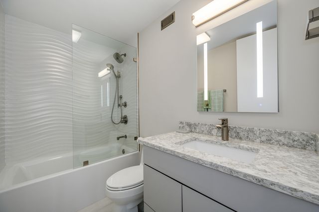 360 E RANDOLPH Street 4203, Chicago, IL 60601