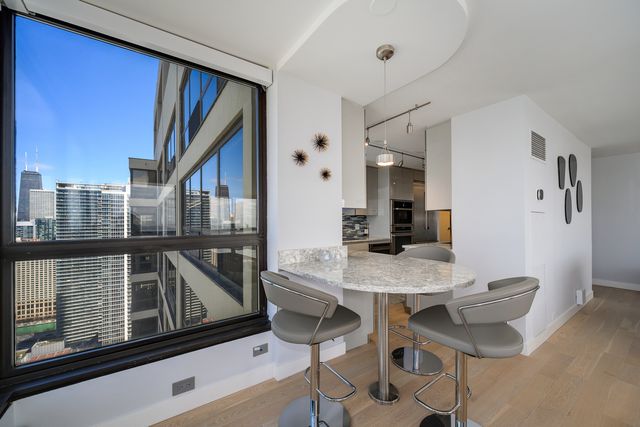 360 E RANDOLPH Street 4203, Chicago, IL 60601