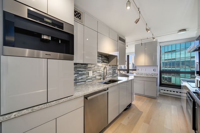 360 E RANDOLPH Street 4203, Chicago, IL 60601