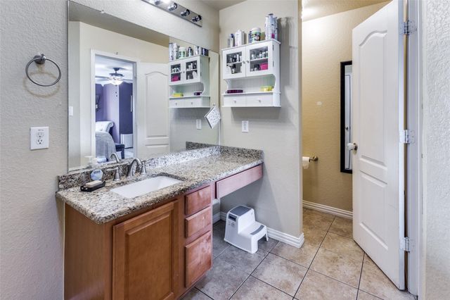 490 Holly Grove ST, Kyle, TX 78640