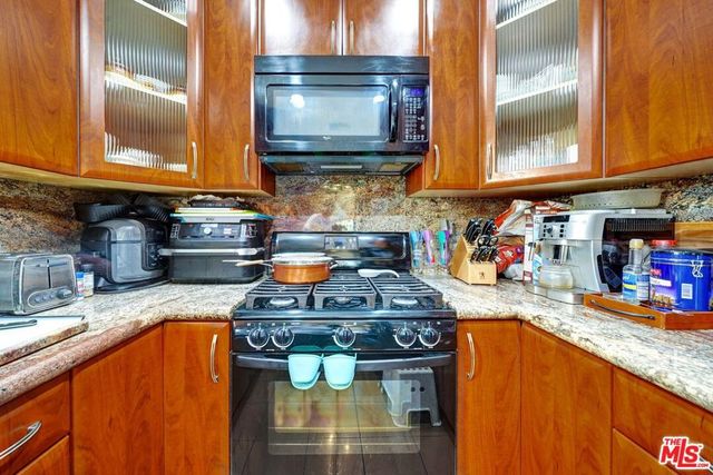 840 844 N Poinsettia Place, Los Angeles, CA 90046