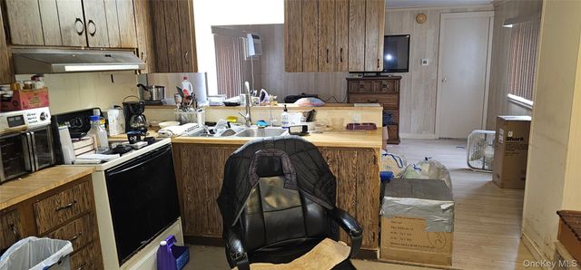 525 Riverleigh Avenue 206, Riverhead, NY 11901