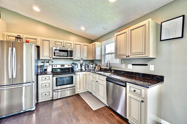 220 Ten Mile Drive, Dry Ridge, KY 41035