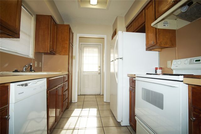 5718 Red Cactus Court, Arlington, TX 76017