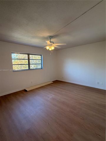 218 NE 12th Ave 302, Hallandale Beach, FL 33009