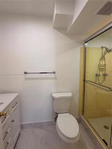 218 NE 12th Ave 302, Hallandale Beach, FL 33009