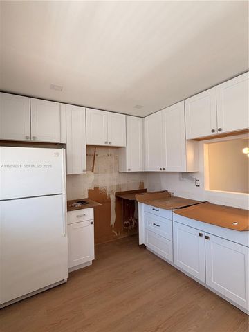 218 NE 12th Ave 302, Hallandale Beach, FL 33009