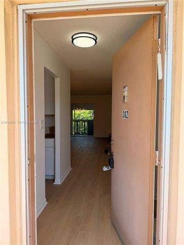 218 NE 12th Ave 302, Hallandale Beach, FL 33009