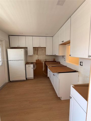 218 NE 12th Ave 302, Hallandale Beach, FL 33009