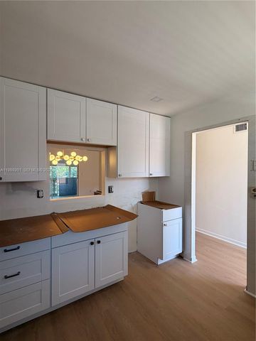 218 NE 12th Ave 302, Hallandale Beach, FL 33009