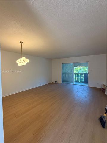 218 NE 12th Ave 302, Hallandale Beach, FL 33009