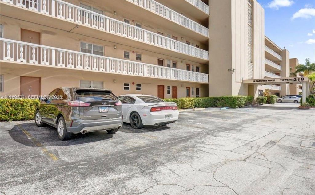 218 NE 12th Ave 302, Hallandale Beach, FL 33009