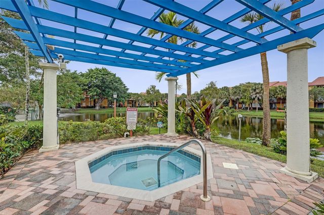 10773 CLEARY Boulevard 110, Plantation, FL 33324