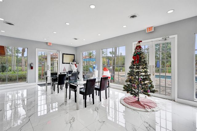 10773 CLEARY Boulevard 110, Plantation, FL 33324