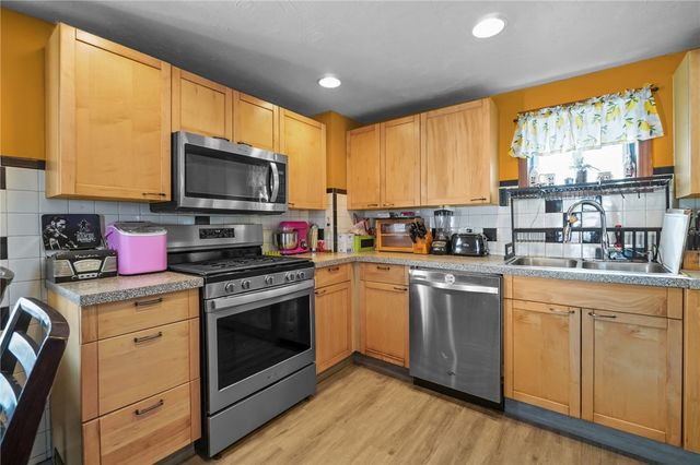 56 Henrietta Street, Providence, RI 02904