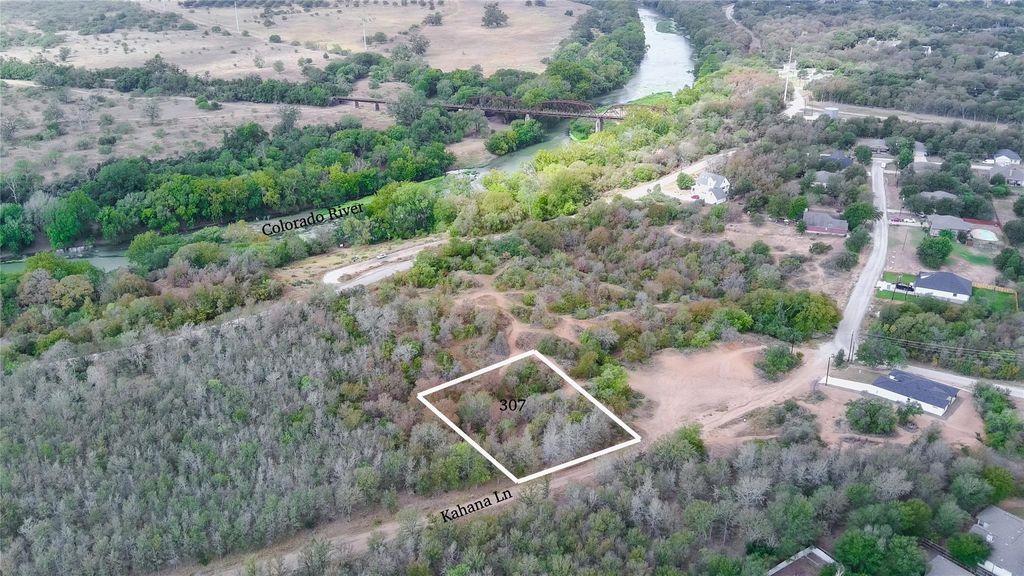 307 Kahana LN, Bastrop, TX 78602