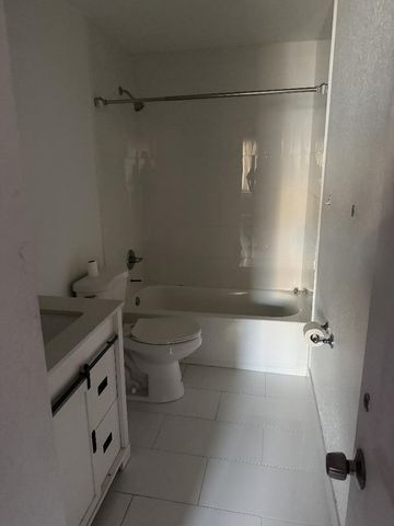 9804 NW 37th Street 3e, Sunrise, FL 33351