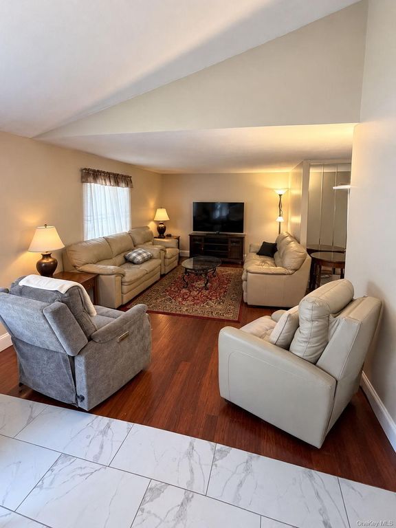 1077 Sipp Avenue, Medford, NY 11763 — photo 3