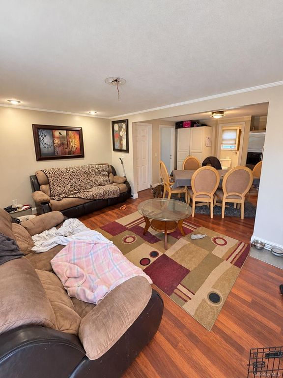 1077 Sipp Avenue, Medford, NY 11763 — photo 4