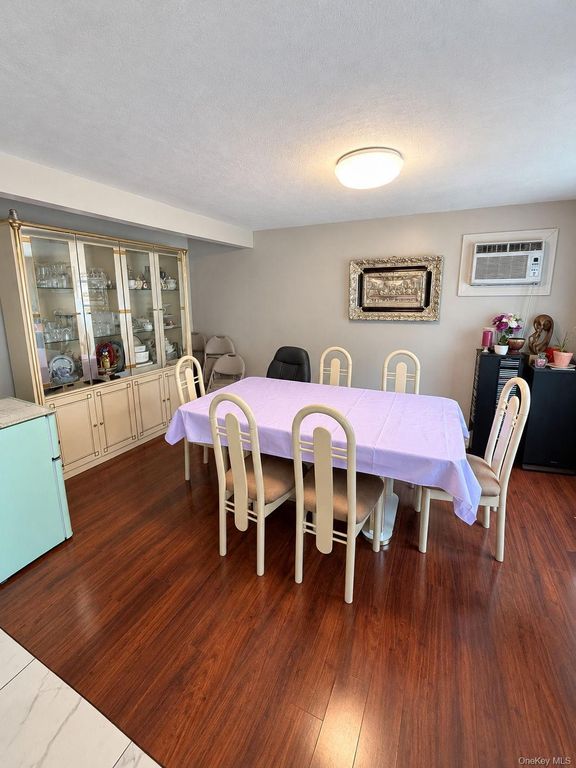 1077 Sipp Avenue, Medford, NY 11763 — photo 5