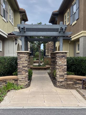 64 Via Sovana, Santee, CA 92071