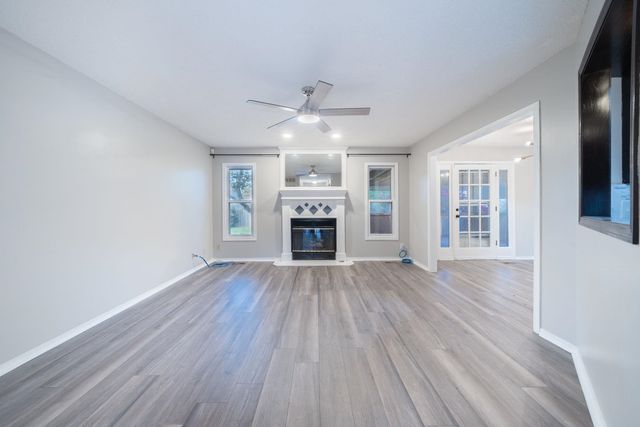 328 W 1st St, Andover, KS 67002