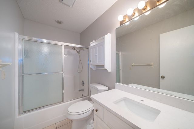 328 W 1st St, Andover, KS 67002